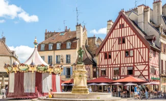 Археологические находки в Дижоне: новые 'сидячие' захоронения галлов проливают свет на социальные обычаи древних культур