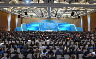 Касым-Жомарт Токаев анонсировал регулярную ротацию председателей маслихатов на ІІІ республиканском форуме депутатов маслихатов всех уровней, который проходит 12 марта в Астане во Дворце Независимости.