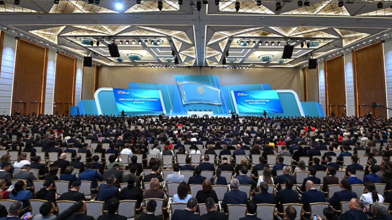 Касым-Жомарт Токаев анонсировал регулярную ротацию председателей маслихатов на ІІІ республиканском форуме депутатов маслихатов всех уровней, который проходит 12 марта в Астане во Дворце Независимости. Павлодаре