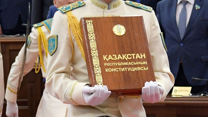 Президент Токаев отвечает на критику новой Конституции, подчеркивая важность единства в языковых вопросах Павлодаре