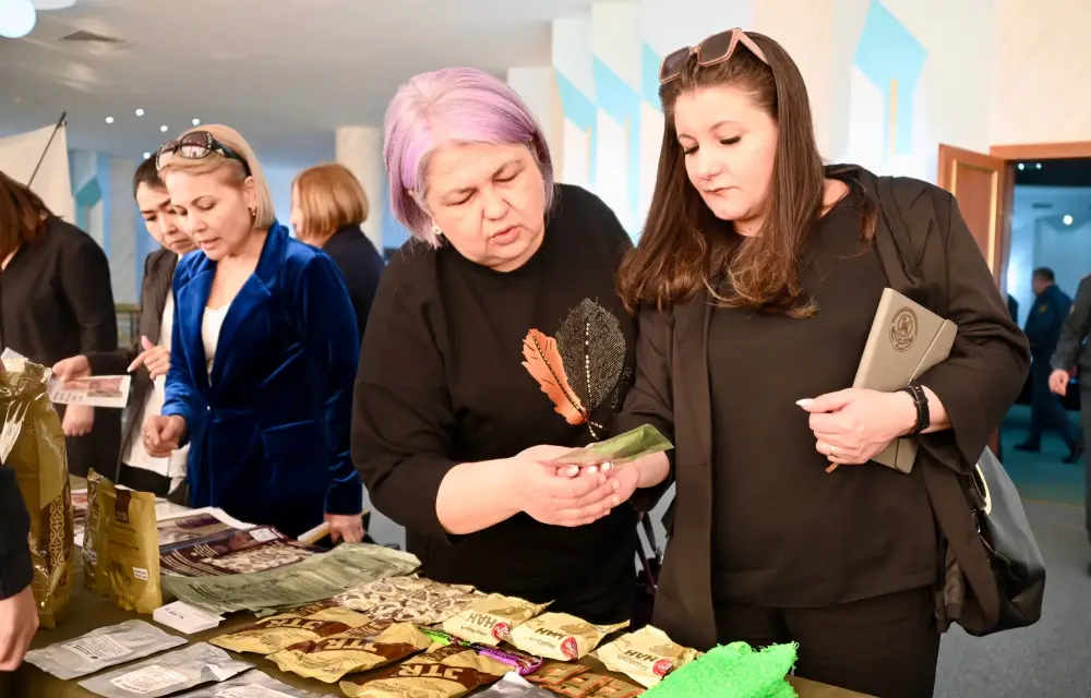 Казахстанская армия внедряет шведский стол и национальные блюда для солдат Павлодаре