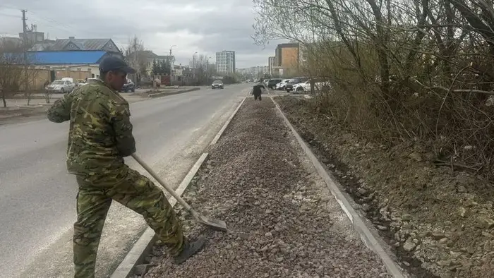 В Караганде строят велодорожку к дачным массивам (2)
