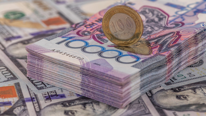 Курс доллара на KASE: ослабление национальной валюты на 12,32 тенге и сценарии экспертов Павлодаре