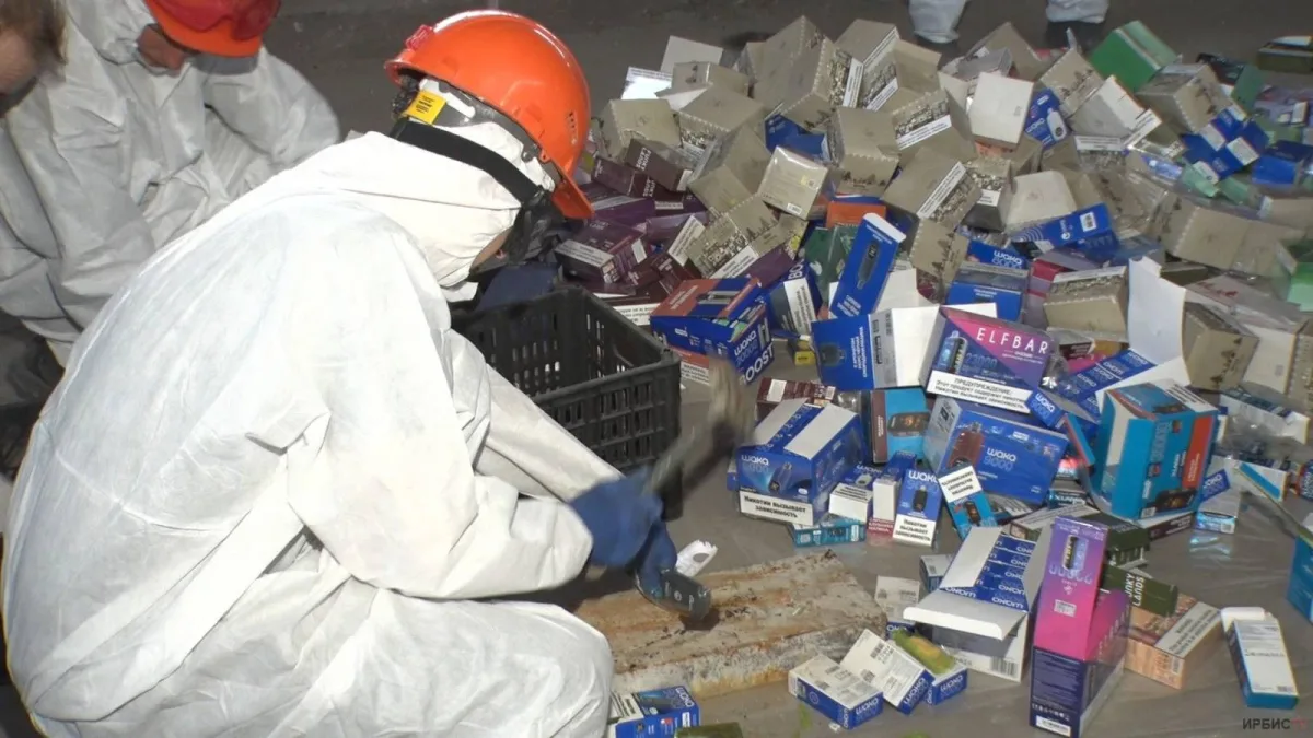 В Павлодаре уничтожили более 2,5 тысяч вейпов: борьба с популяризацией курения среди молодежи Павлодаре