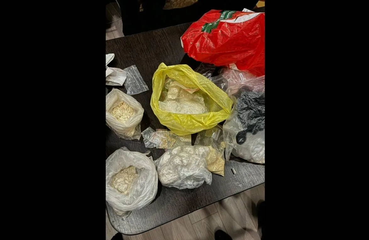 Павлодарец стал центром международного внимания: полицейские изъяли более тысячи доз мефедрона Павлодаре