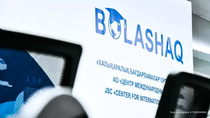 Депутат Бакытжан Базарбек требует раскрыть имена студентов программы 'Болашак', обучающихся за границей