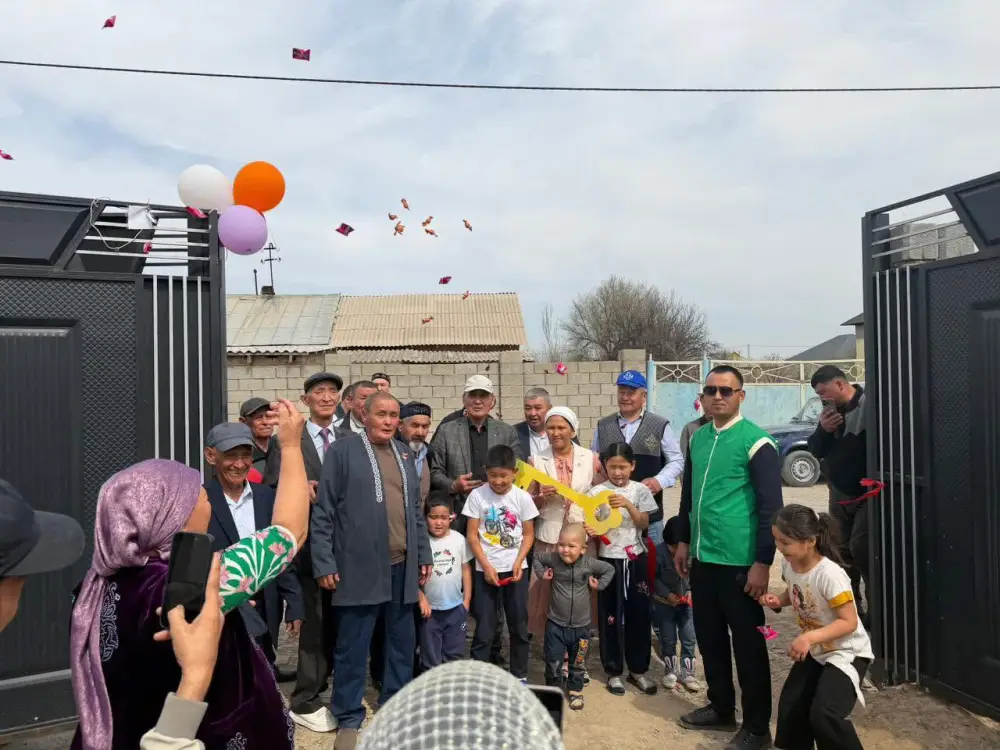 Жители Торткуля подарили дом матери-одиночке Павлодаре
