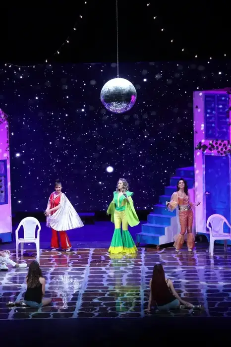 Триумф в Астане: впервые областной театр оперетты представил мюзикл «Mamma Mia!» (6)