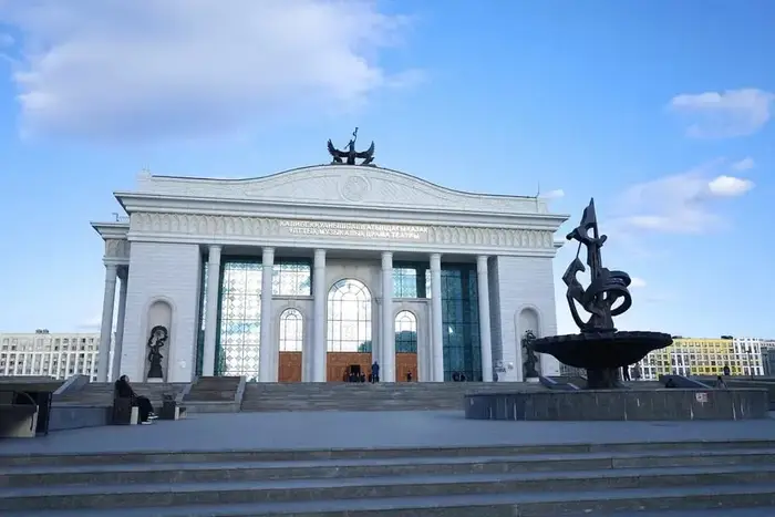 Восточно-Казахстанский театр драмы и оперетты представил мюзикл Mamma Mia в Астане