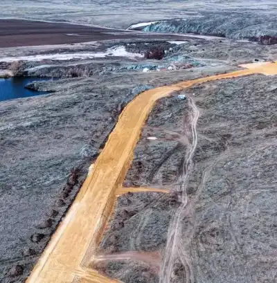 Продолжаются работы по строительству дороги к «Волчьему водопаду». (3)