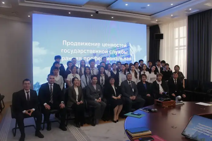 Костанай: школьники знакомятся с государственной службой