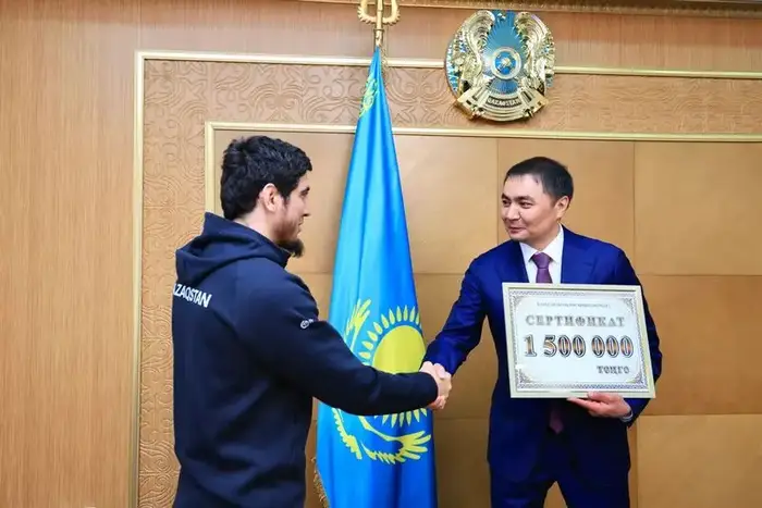 Спортсменов Карагандинской области наградили за достижения на чемпионате Азии (2)
