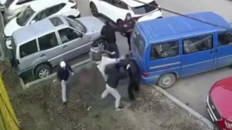 Подростки напали на мужчину в Павлодаре: видео конфликта с избиением сверстников Павлодаре