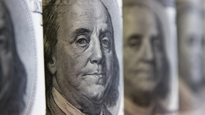 Тенге на перепутье: доллар взлетел, как ракета, на фоне ближневосточного перемирия Павлодаре