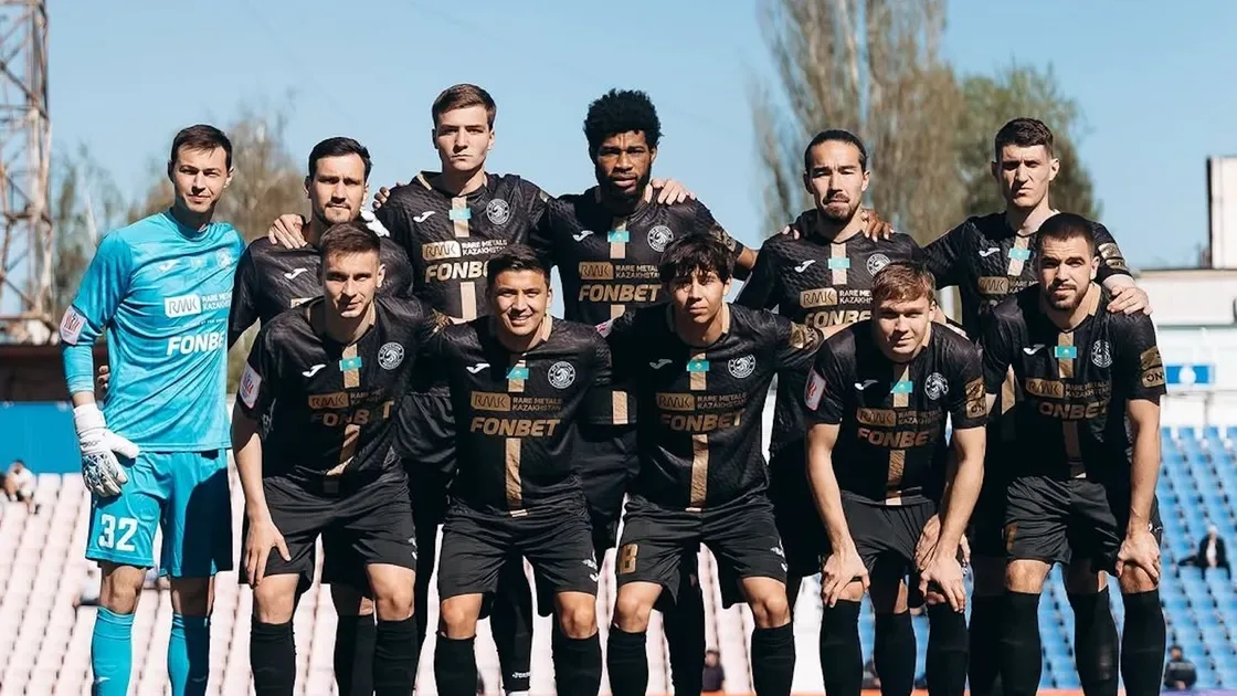 Команда 'Кызылжар' сенсационно выбивает 'Иртыш' из Кубка Казахстана, поднимая вопросы о развитии футбольной инфраструктуры в регионах Павлодаре