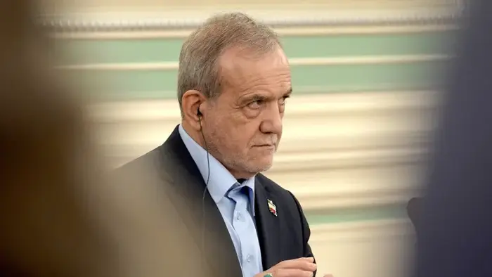 Социальная напряженность в Иране: Президент заявляет о готовности к обороне, переговоры под угрозой