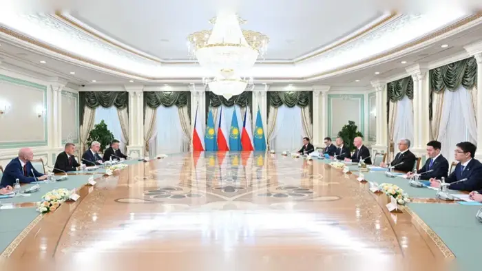 Токаев и Бабиш обсудили сотрудничество в сфере нефти и урана в Астане