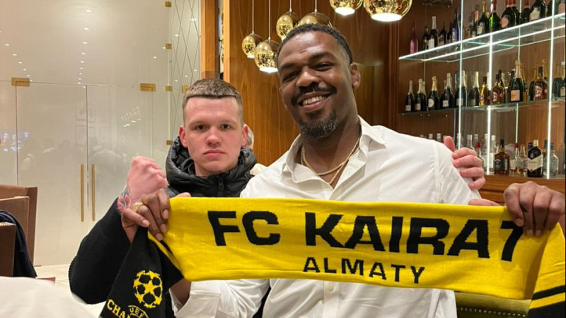 Шарф от казахстанца: Джон Джонс проверил стойкость в бою Павлодаре