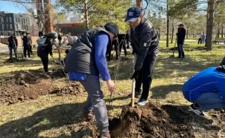 В Лисаковске прошли мероприятия по озеленению в рамках программы «Таза Қазақстан» с участием 123 человек