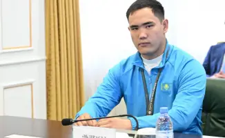 Поддержка спортсменов с ограниченными возможностями: Бейбит Исабаев вручил ключи от квартиры призеру Сурдлимпийских игр
