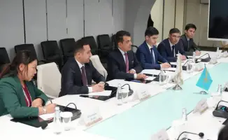 Министр водных ресурсов и ирригации Нуржан Нуржигитов обсудил образовательные программы по водосбережению и проект борьбы с засолением почв на Региональном экологическом саммите