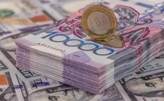 Курс доллара на KASE: ослабление национальной валюты на 12,32 тенге и сценарии экспертов