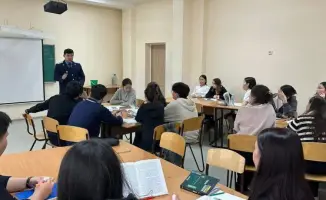 «Закон и порядок»: лекция о светлом будущем без правонарушений для подростков в столичной школе