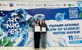 Юные исследовательницы из Караганды представляют интерактивную карту доступной городской среды на международном хакатоне в Италии