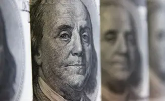 Тенге на перепутье: доллар взлетел, как ракета, на фоне ближневосточного перемирия