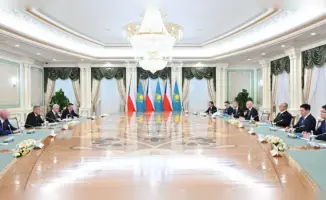 Токаев и Бабиш обсудили сотрудничество в сфере нефти и урана в Астане