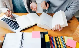 Грантовая ловушка: как выпускники Казахстана расплачиваются за свои мечты