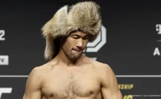 Непобежденный казахстанский боец Шавкат Рахмонов делится видео с процедур по лечению травмы