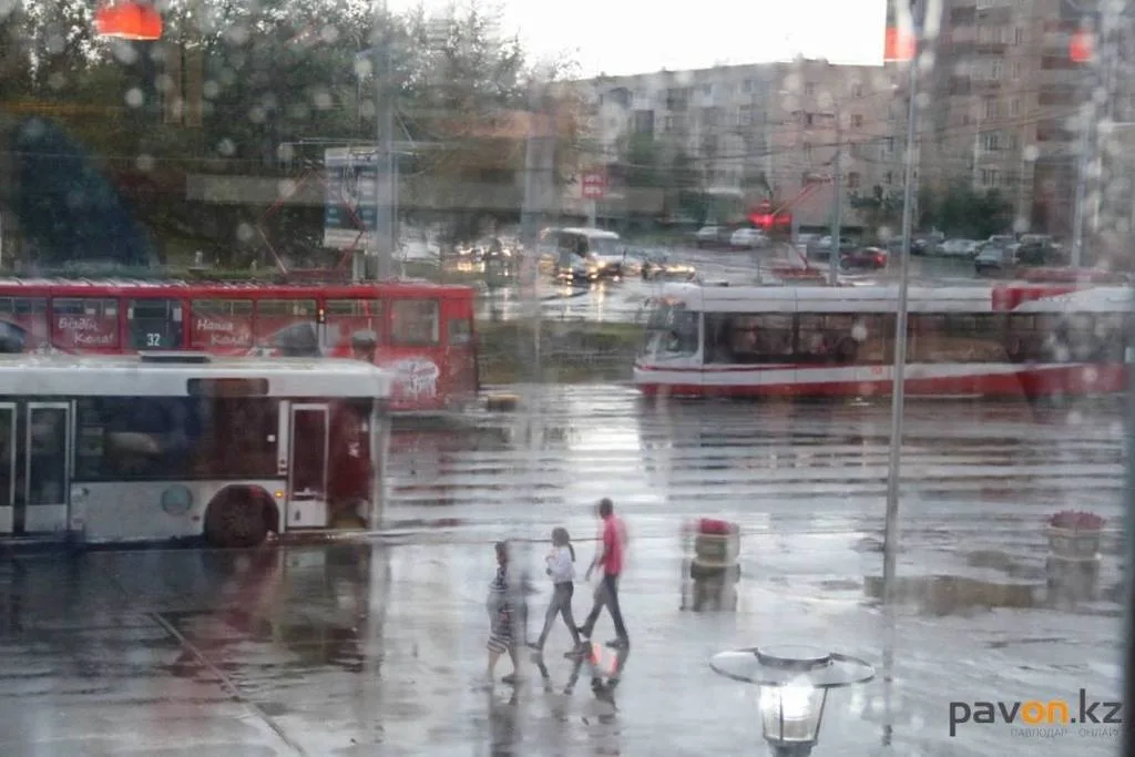 Синоптики предупреждают: Павлодар ожидает жару, град и шквальный ветер в эти выходные Павлодаре