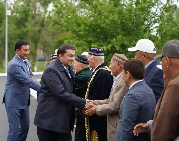 Центральный парк в Сайрамском районе обновлён к празднику 1 мая