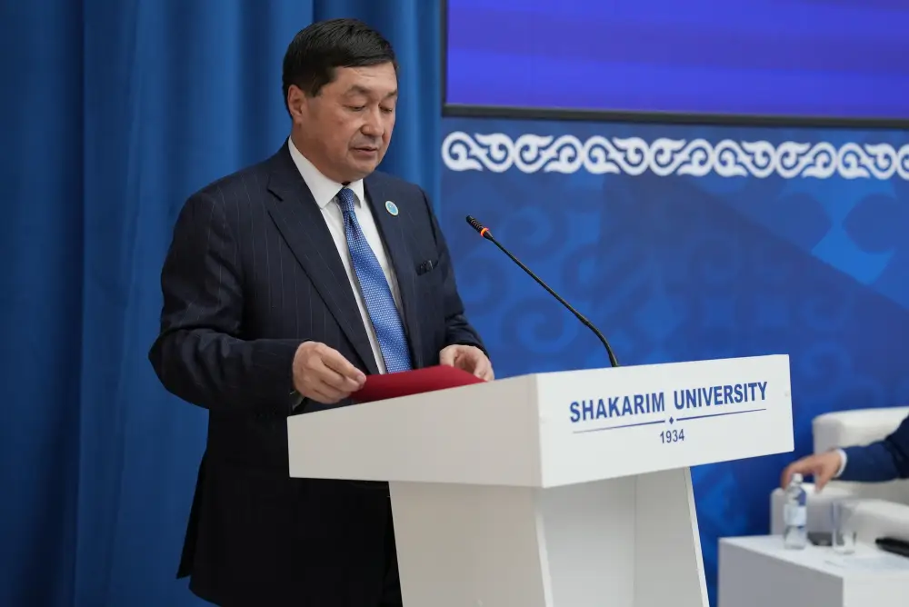 Лекция судьи Конституционного Суда в Shakarim University: важные новшества в Конституции Казахстана
