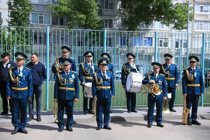 Поздравление ветерана войны Василия Грецкого от Асхата Шахарова в День Победы