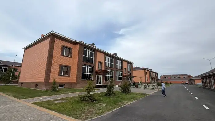 Родина на подъеме: дороги и новые дома!