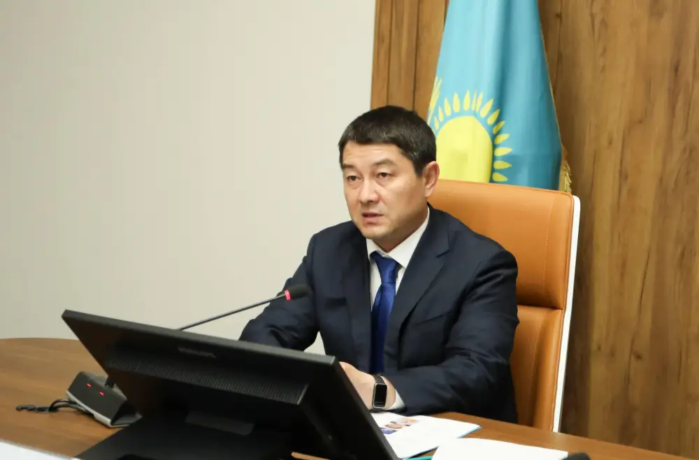 Килыбай обсудил развитие региона с депутатами