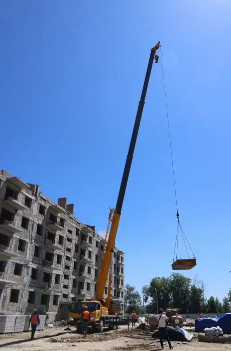 Строительство пятиэтажных домов и ремонт школы в селах Балпык би и Бозтоган