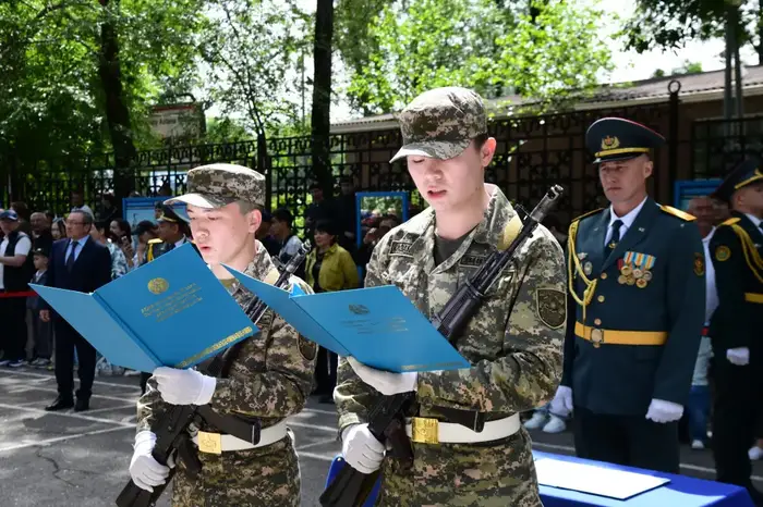 Военно-патриотическое шествие в Университете Абая: укрепление молодежного патриотизма и подготовка новых офицеров