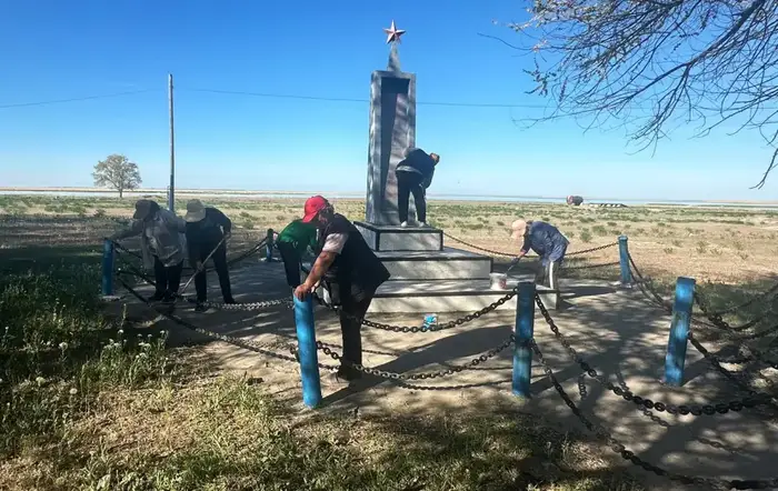 Жетісу: уборка памятников войны в рамках "Таза Қазақстан"