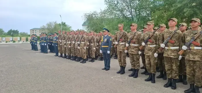 Восточно-Казахстанская область: новобранцы присягают на верность Родине