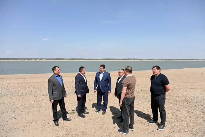 Аким области осматривает проект благоустройства левого берега Шульбинского водохранилища