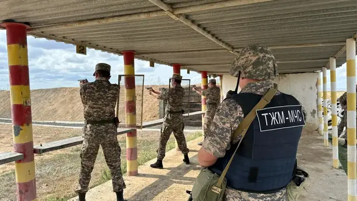 Герои в униформе: спасатели МЧС Казахстана — оплот надежды в борьбе с стихией