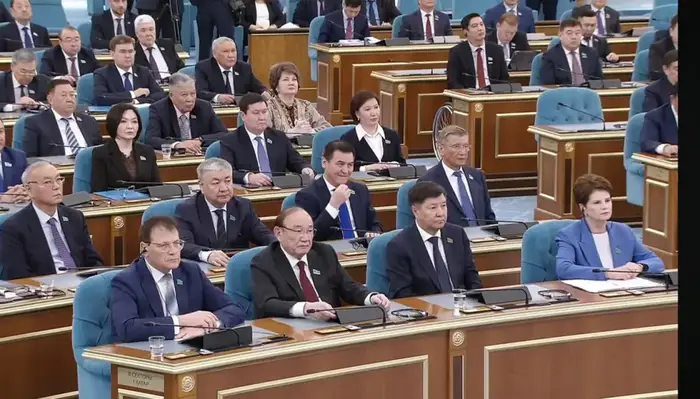 Ерлан Сарсембаев представил законопроект в Алматы