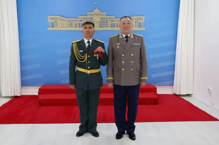 В Астане 15 семей военнослужащих получили ключи от новых квартир в праздничной обстановке