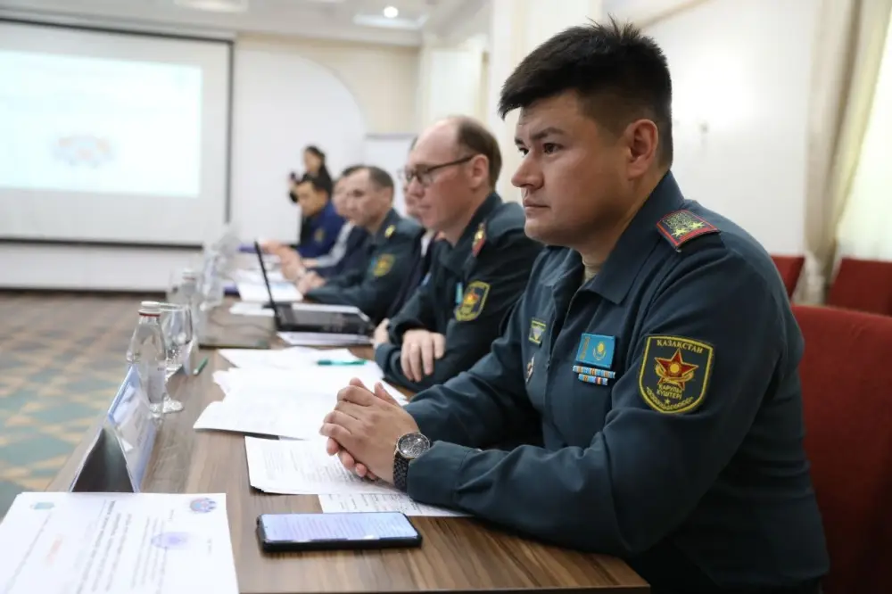 Эксперты обсуждают безопасность воинской службы и имидж армии на круглом столе в Астане