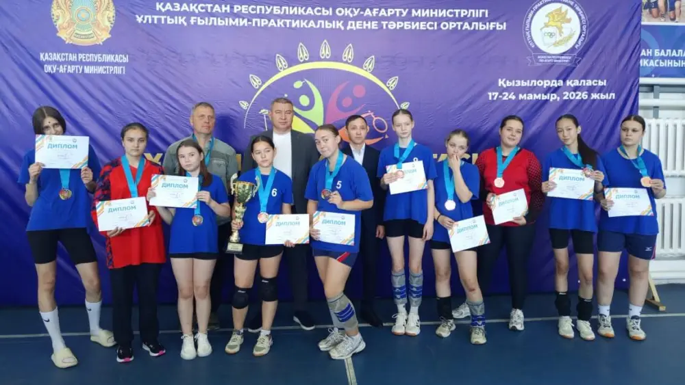 Школьницы из Караганды завоевали бронзовую медаль на республиканском турнире по гандболу в Казахстане