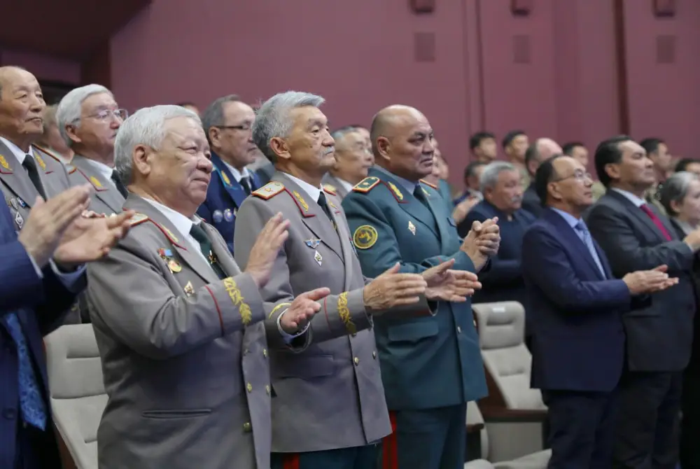 Едиль Уразов: маяк офицерской чести и патриотизма в бурном море военной службы