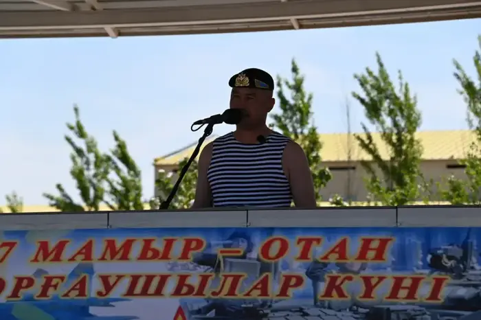 Тысячи морских пехотинцев пробежали в Алматы